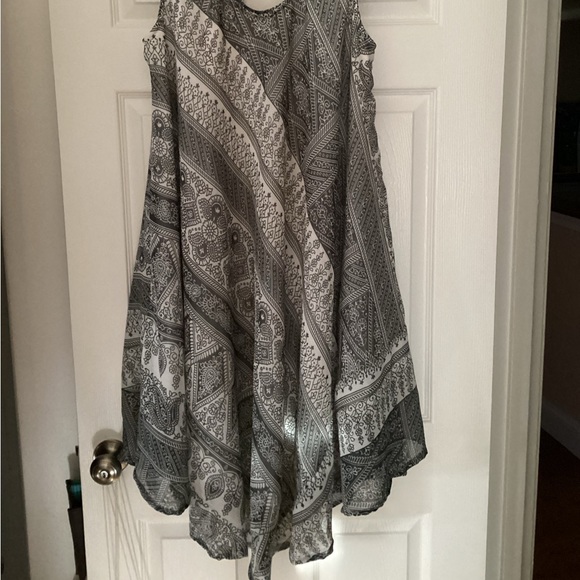[Ana & Kate] Trapeze Tank Dress with Hankerchief Hem - Picture 2 of 2
